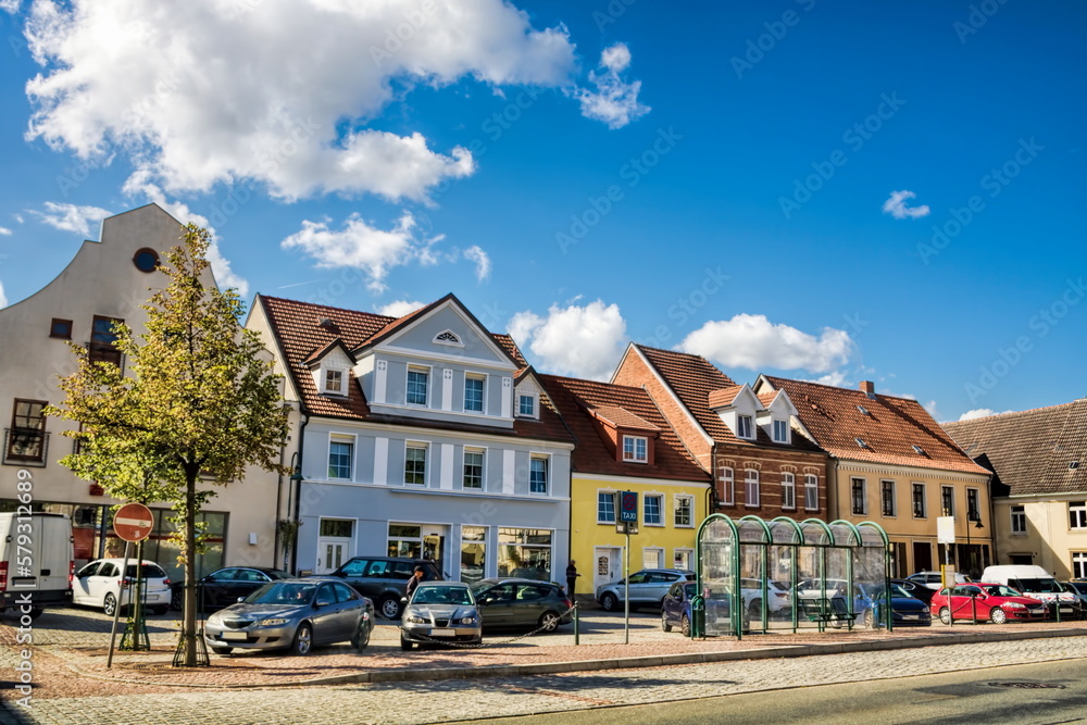 kröpelin, deutschland - marktplatz in der altstadt