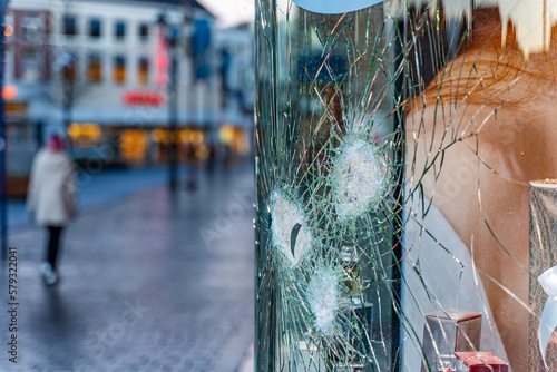 Принти на полотні Riot aftermath: Vandalism and broken glass