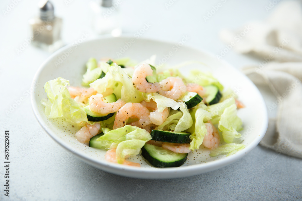 Leaf salad with cucumber and shrimps Leaf salad with cucumber and shrimps