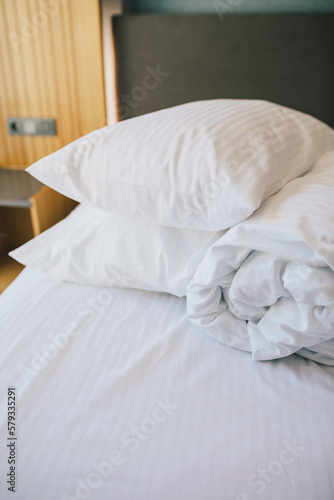 Fototapeta Naklejka Na Ścianę i Meble -  Bed and white linens in a hotel room.