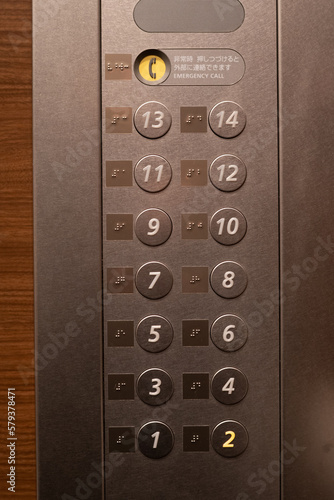 エレベーターのボタン