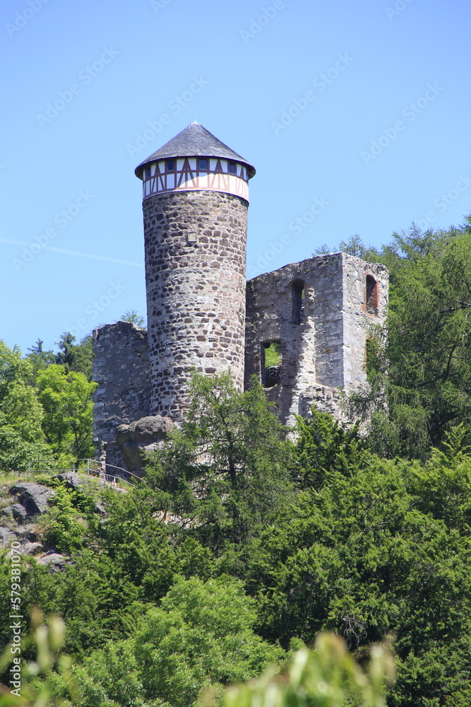 The Hallenburg in Steinbach-Hallenberg was built in 1212. In 1984 the bergfried was created according to historical models