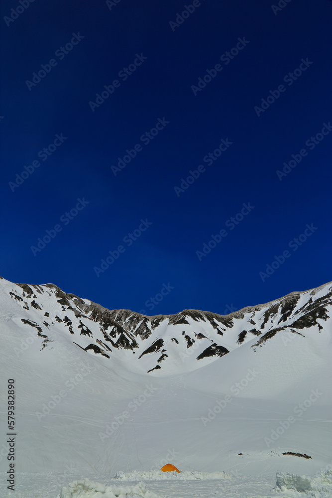 残雪期の雷鳥沢と雷鳥坂の風景