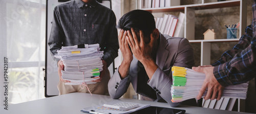 Fotografie business documents businessman check legal document review Prepare documents or analysis reports, tax items, accounting documents, data contracts, office partner agreements