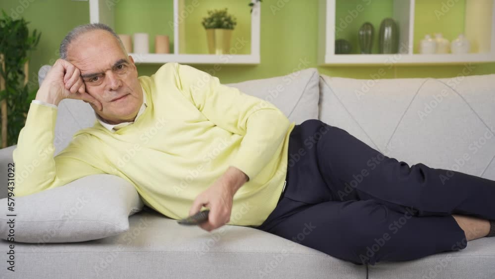 Happy old man lying on the sofa watching tv.
The old man is at home peacefully and comfortably watching TV, watching movies, watching news channels.
Happy old man lying on the sofa watching tv.
The old man is at home peacefully and comfortably watching TV, watching movies, watching news channels.