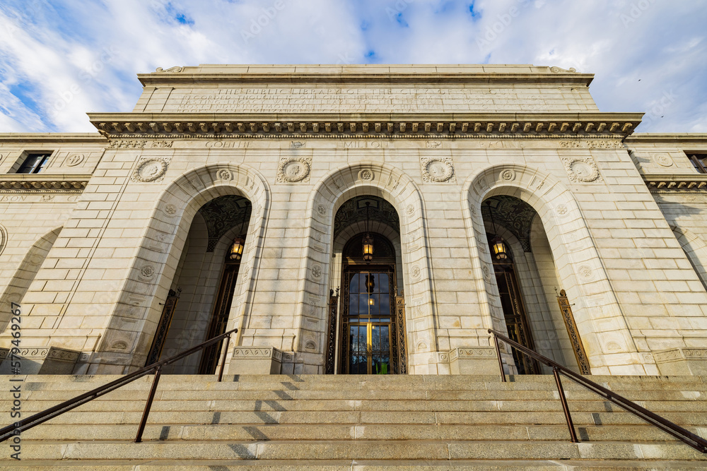 Exterior view of the St. Louis Public Library - Central Library