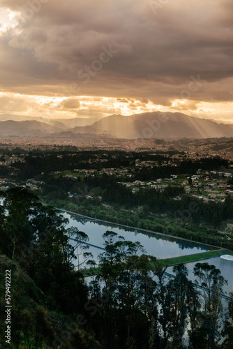 VISTA DE LA CIUDAD DE CUENCA - ECUADOR DESDE EL MIRADOR DEL CERRO JALSHI EN LA PARROQUIA DE NULTI,