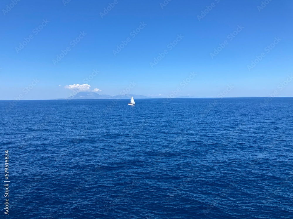 Obraz premium sailboat on the sea