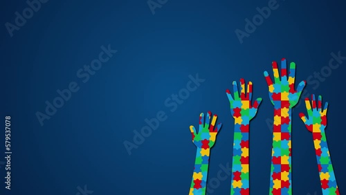 Manos de niños en forma de rompecabezas en fondo azul, cargado a la derecha. 