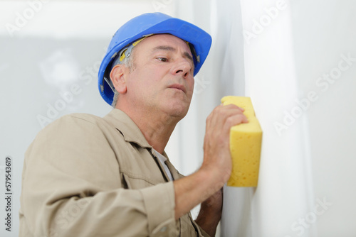 Valokuva a builder cleaning a wall