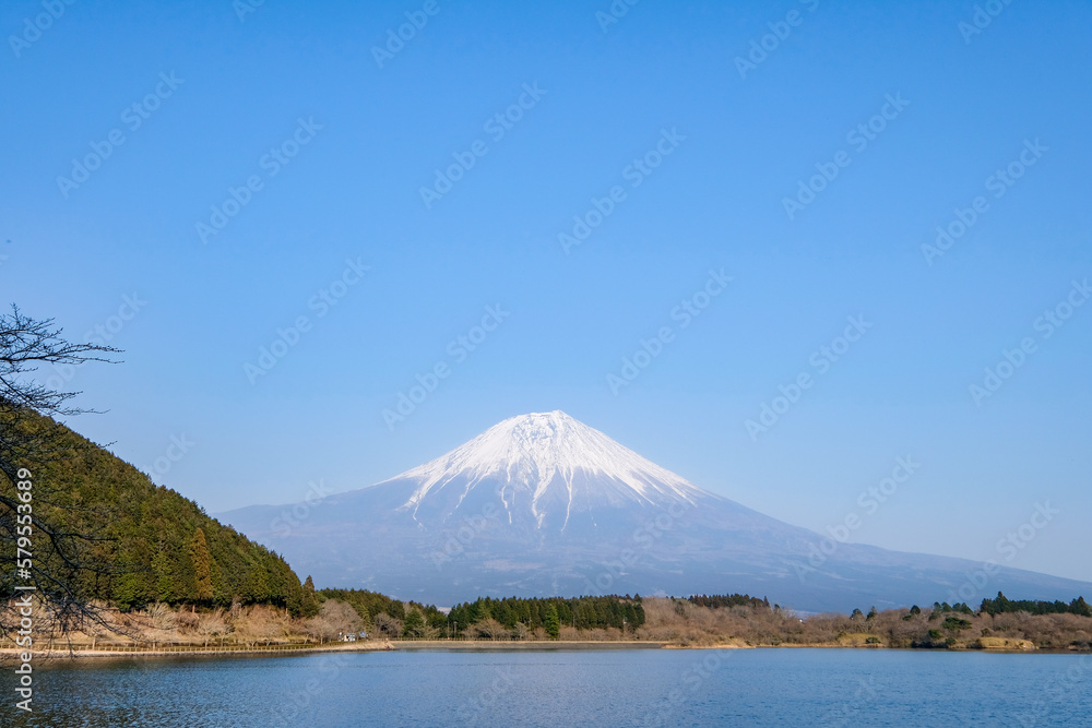 静岡県富士宮市田貫湖と富士山