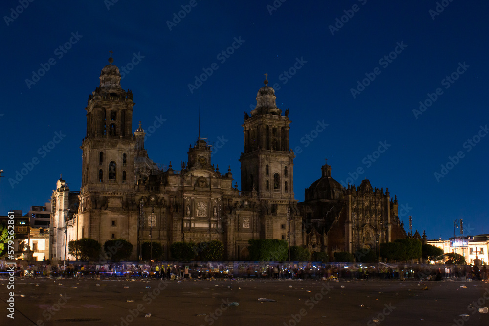 Zócalo de la ciudad de México el 8 de marzo por la noche. 2.