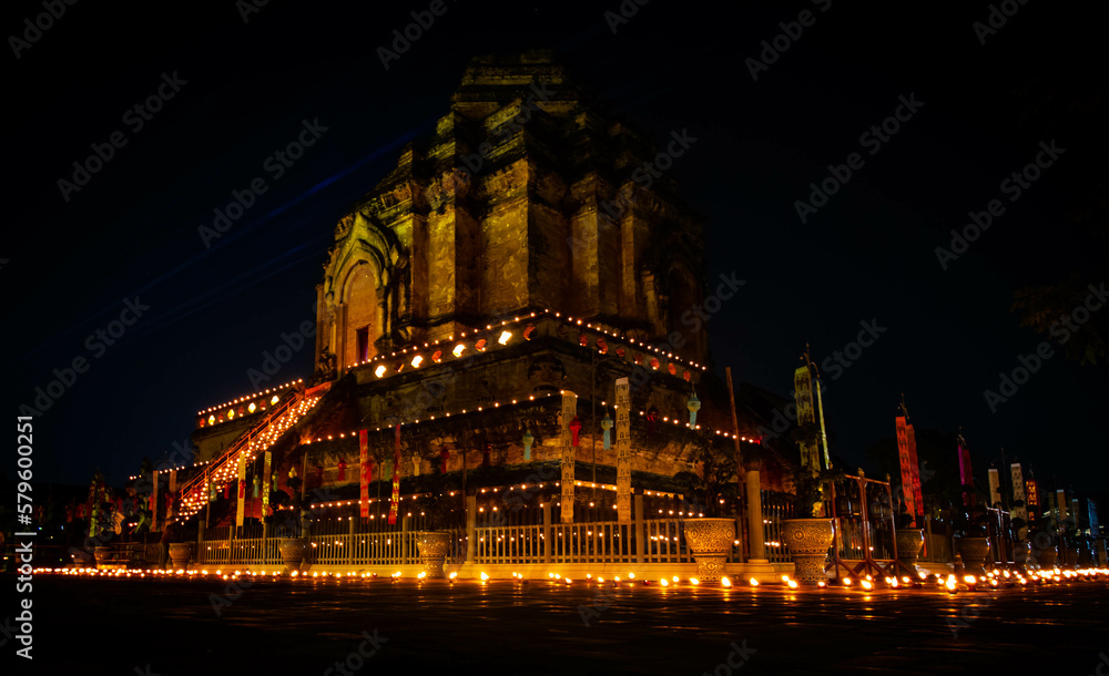 Worship Chedi Luang pagoda