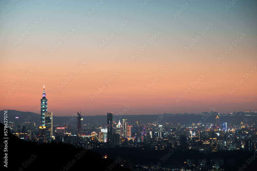 Silhouette of Taipei City at dusk. The sun moves towards the horizon. Pay attention to climate change and industrial development. Taiwan