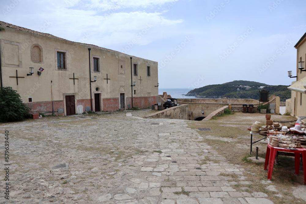 Isole Tremiti - Sagrato dell'Abbazia di Santa Maria a Mare