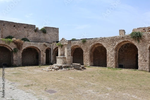 Isole Tremiti - Pozzo cinquecentesco nel chiostro vecchio di Santa Maria a Mare photo