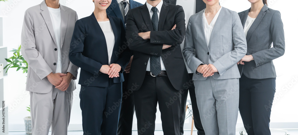 ジャケットを着た日本人男女 ジャケットを着た日本人男女