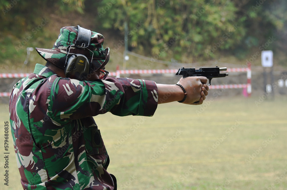 Fototapeta premium Soldier aiming at target