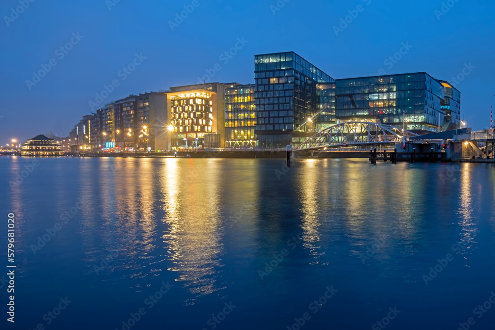 Obraz premium City scenic from Amsterdam in the Netherlands at sunset