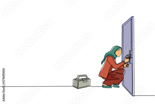 Single continuous line drawing Arab businesswoman prying doorknob with screwdriver. Woman repair broken handle door knob with handywoman tool in tool box. Business concept. One line draw design vector