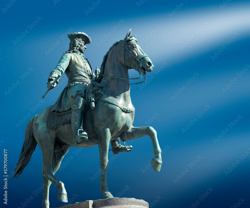 Fototapeta premium Statua in bronzo di un cavallo e il suo cavaliere