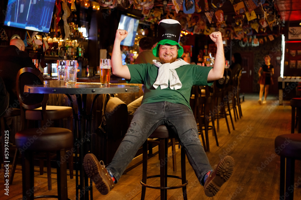 funny ginger man in leprechaun hat for st patrick's day in pub funny ginger man in leprechaun hat for st patrick's day in pub