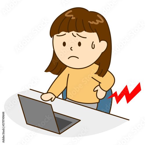 デスクワークで腰痛になった若い女性