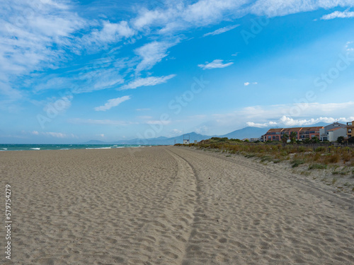 Image of the beach of Saint-Cyprien on a summer day.