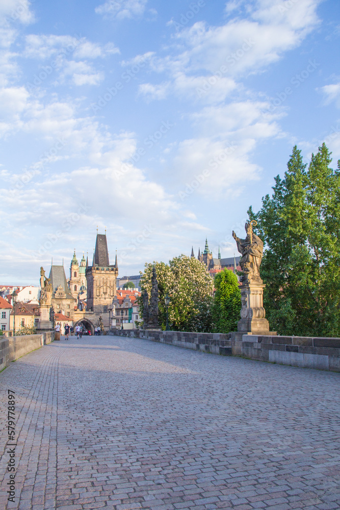 Obraz premium Beautiful view of the Malostranska tower of Charles Bridge at dawn in Prague, Czech Republic