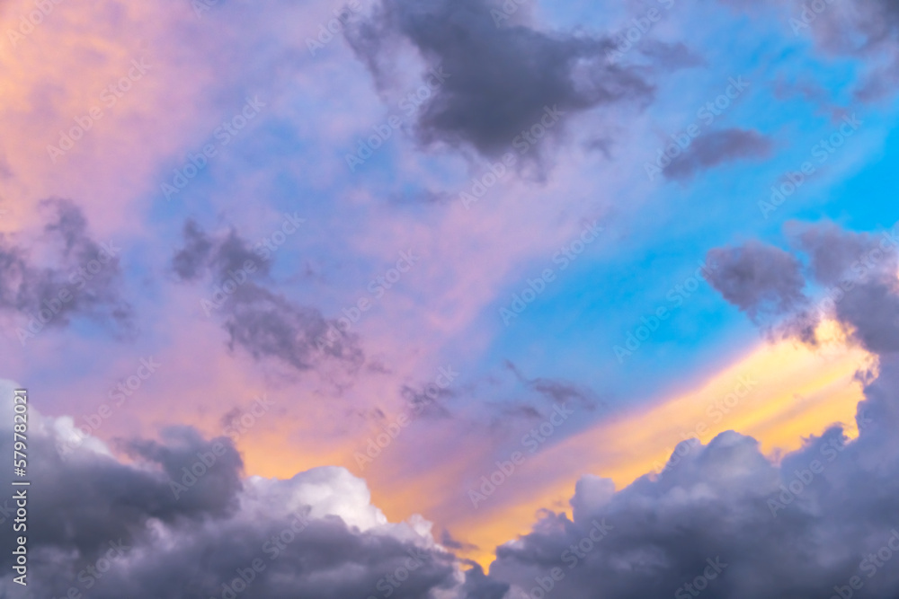 Obraz premium Beautiful evening sky with clouds.