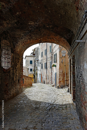 Jesi Tor an der Via degli Spaldi Hochformat