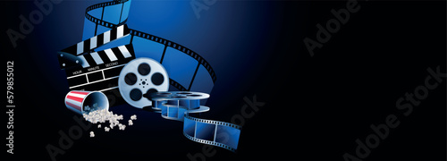 proiezione film  cinema  pellicola  spettacolo  film con pop corn su sfondo blu  
