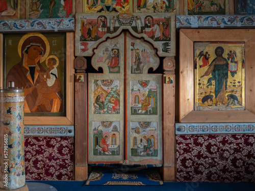 Foto Ancient Orthodox Christian icons in a church on Kizhi Island, Karelia, northern