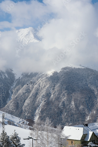 Occitanie - Hautes-Pyrénées - Peyragudes - Montagne dans les nuages