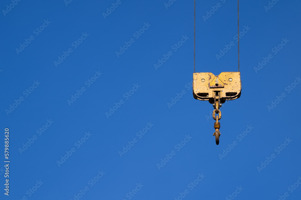 Yellow lifting gear in blue sky, Pareidolie Yellow lifting gear in blue sky, Pareidolie