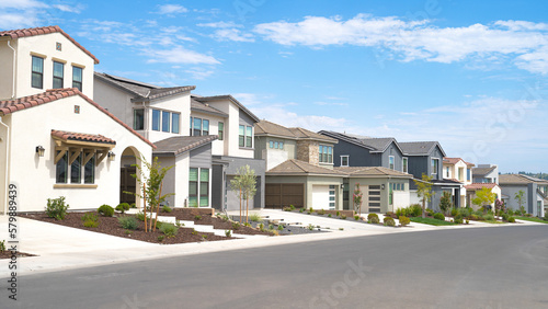 Row of newly built homes in California © Jaskaran Kooner