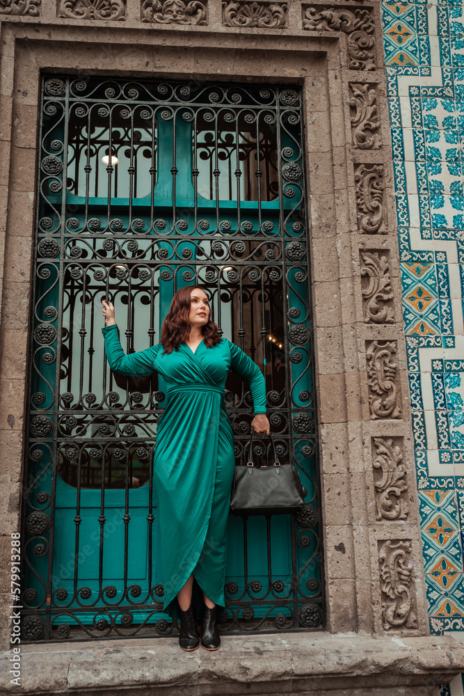 Obraz premium beautiful woman in a city