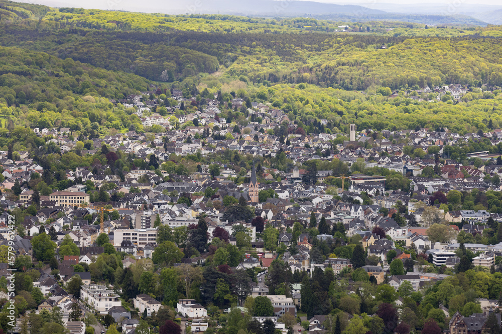 Luftaufnahme von einem Wohngebiet mit vielen Häusern