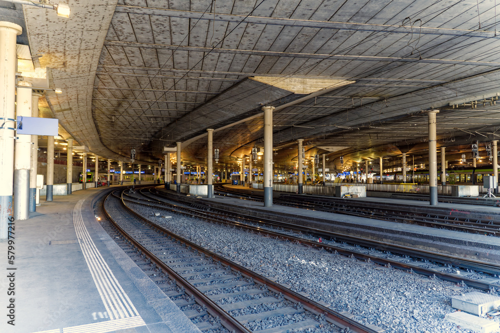 Obraz premium Subway railway station with tracks, platforms and columns of Swiss City of Bern on a winter day. Photo taken February 21st, 2023, Bern, Switzerland.
