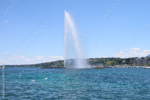 jet d'Eau fountain in Geneva and docket yachts