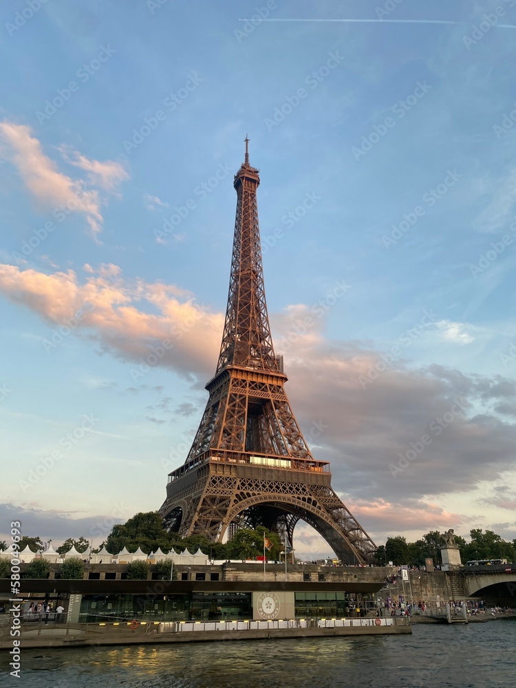 Naklejka premium eiffel tower