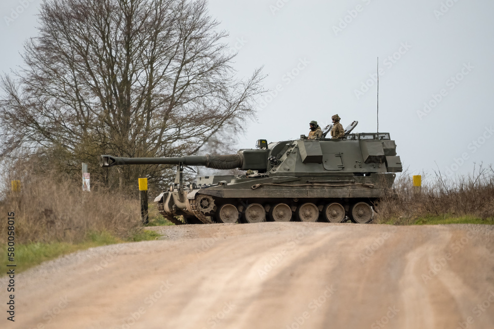 British army military AS90 (AS-90 Braveheart Gun Equipment 155mm L131) armoured self-propelled howitzer on a military exercise, Wilts UK British army military AS90 (AS-90 Braveheart Gun Equipment 155mm L131) armoured self-propelled howitzer on a military exercise, Wilts UK