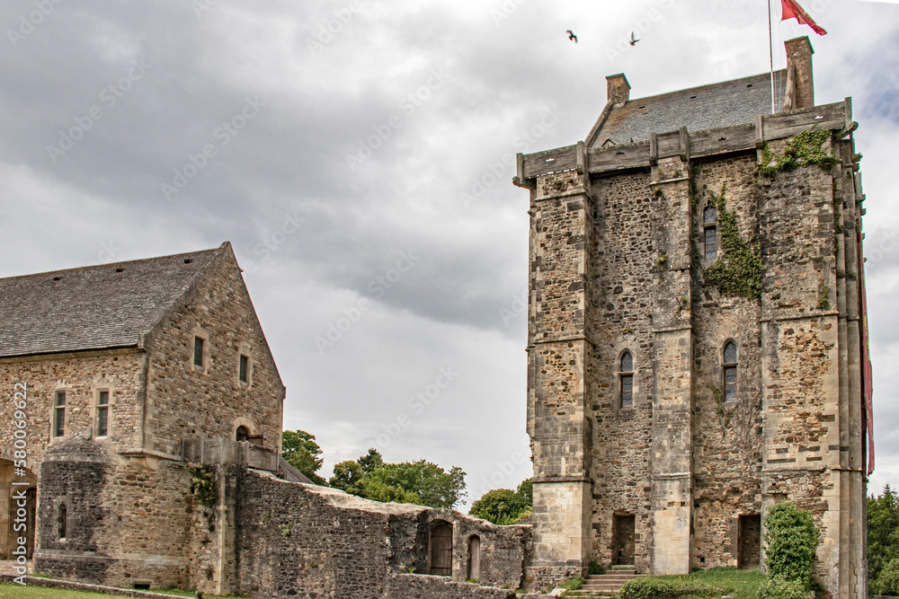 Saint-Sauveur-le-Vicomte. Ruines du donjon de l'ancien château. Manche. Normandie Saint-Sauveur-le-Vicomte. Ruines du donjon de l'ancien château. Manche. Normandie