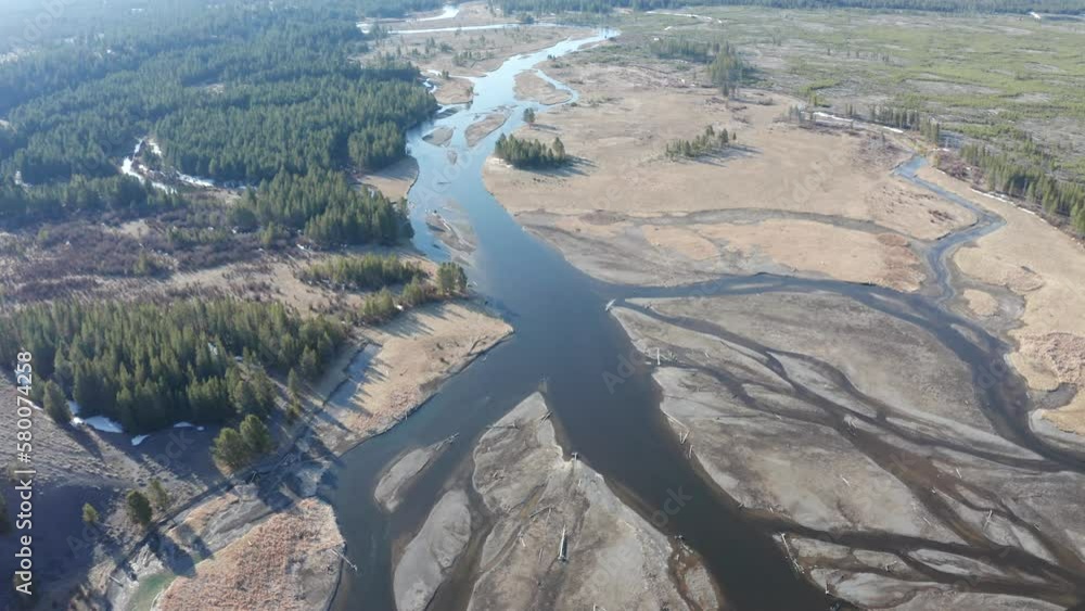 Vidéo Stock River or Stream Delta Braided Channel with Gravel Bars in