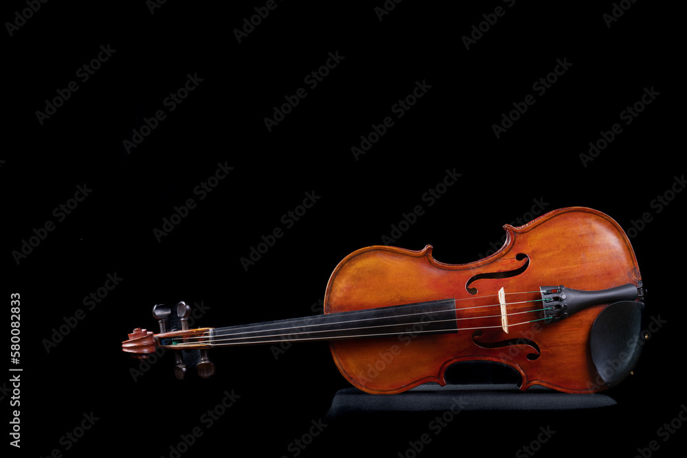 Obraz premium Violin on Side in Color with dark background 