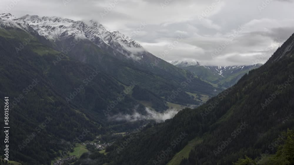 Timelapse shot from Champex Lac looking into the valley. On the right side you can see the offshoot off Le Châtelet.
Timelapse shot from Champex Lac looking into the valley. On the right side you can see the offshoot off Le Châtelet.