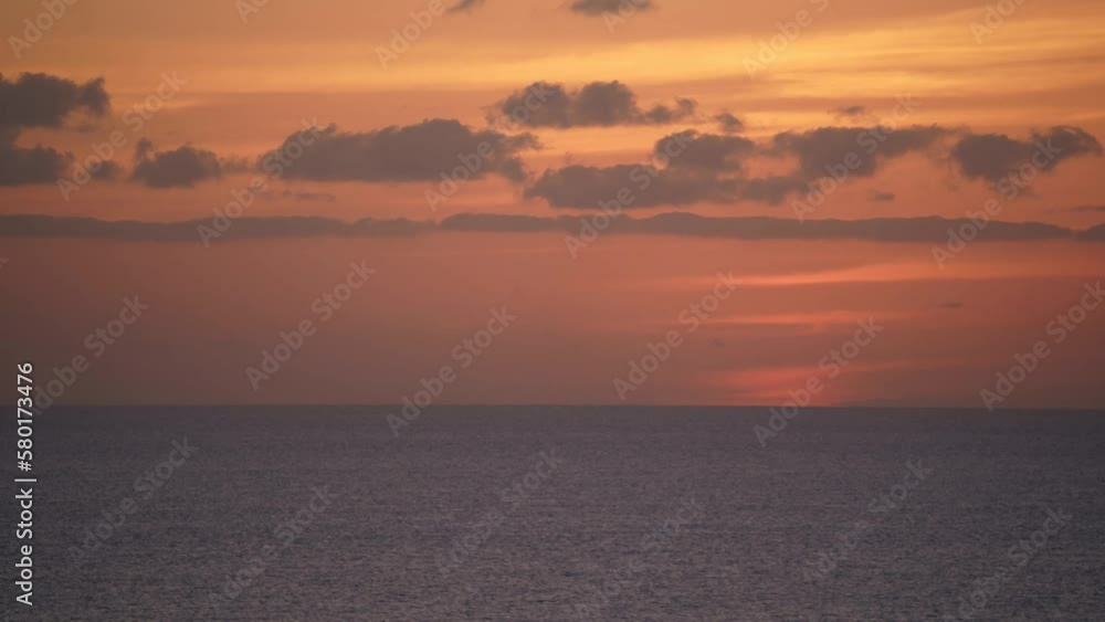 水平線に沈んでゆく赤い夕日 タイムラプス 水平線に沈んでゆく赤い夕日 タイムラプス
