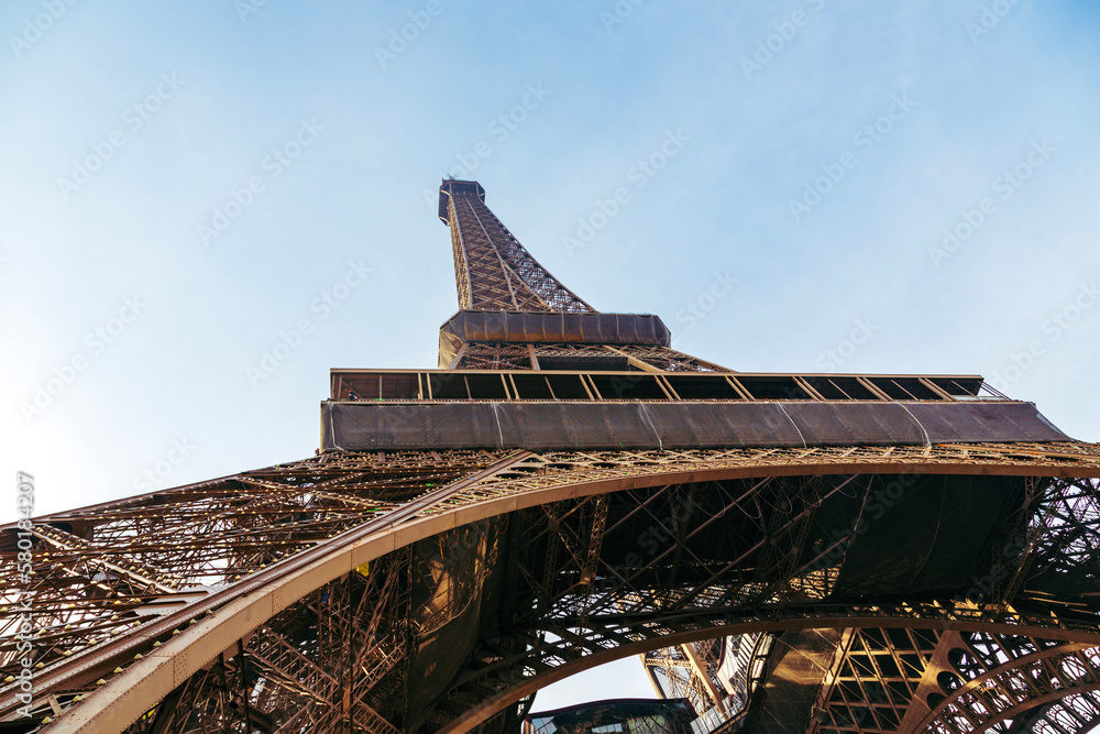 Fototapeta premium The Eiffel tower from below