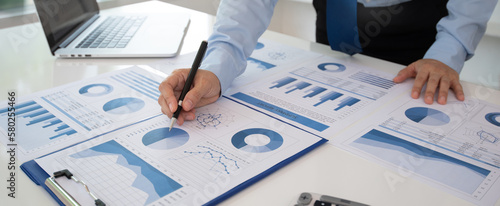 Fotografia Business analyst checking in financial statement for audit internal control system