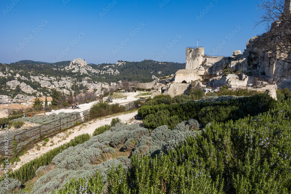 Vue sur la tour nord du château fort en ruines des Baux-de-Provence